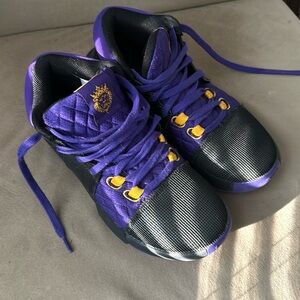 Nike Men’s LBJ Witness VIII Sneakers-Like New!